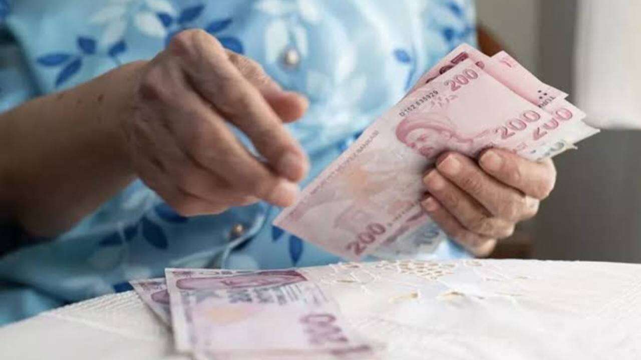 SGK Uzmanı Dilek Ete tarihi resmen açıkladı: Emekli maaşlarına ek zam geliyor! 8